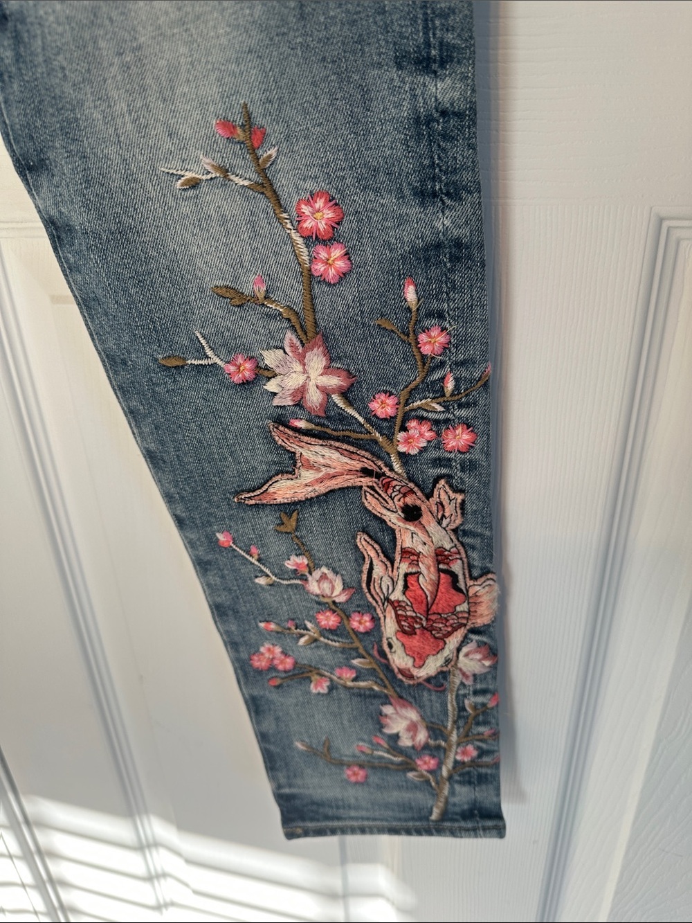Driftwood Women's Embroidered Denim Jeans Marilyn Koi from Sundance size 28 - Picture 7 of 10
